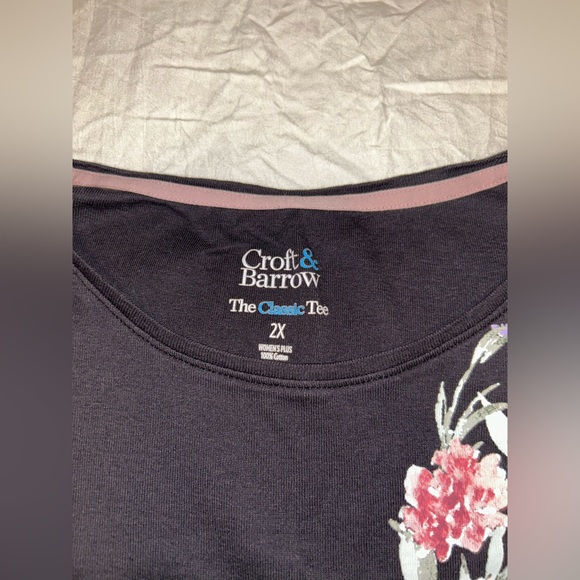 Floral Black Top Croft & Barrow 2X - Picture 2 of 2